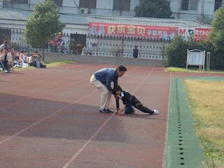 校运动会中感人一刻