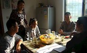 学校毒品教育骨干教师走进学生家庭进行禁毒宣传教育
