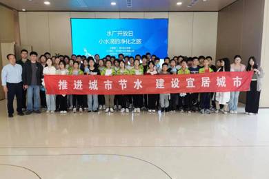 临湖实验中学关工委组织学生参观小洖水学堂